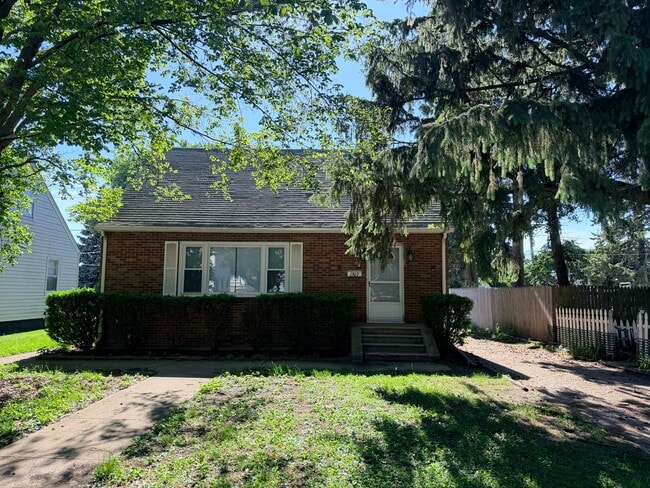 Building Photo - 1307 Highland Ave