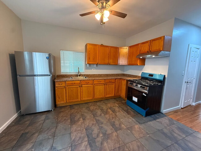 Photo - 4418 W Armitage Ave