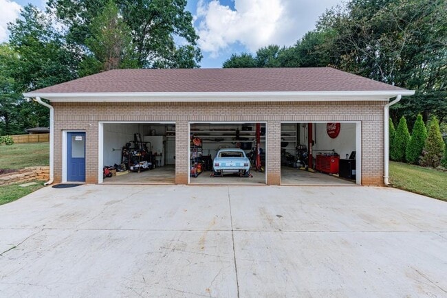 Photo - 390 Alpine Dr