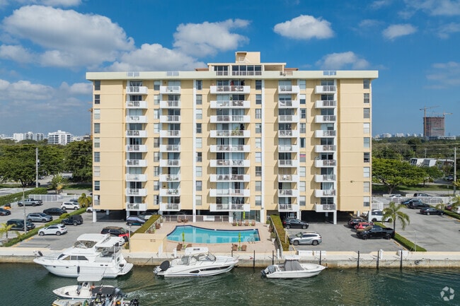 2000 NE 135th St - Keystone Towers