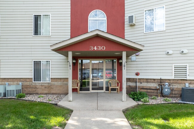 Photo - Pinehurst Apartments