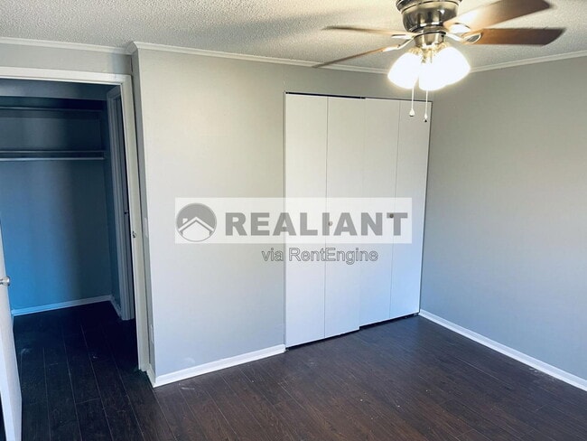 Photo - 802 Amhurst Dr