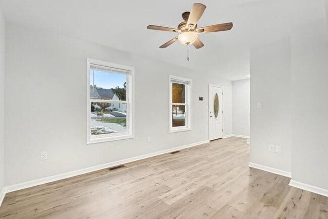 Photo - 239 W Broad St