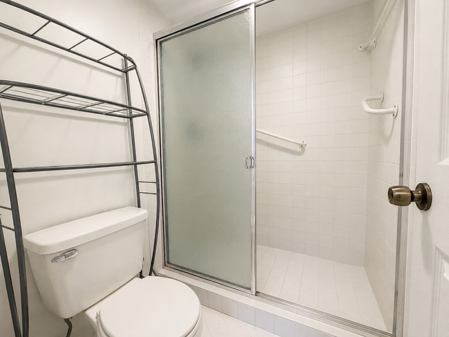 Photo - "Experience Luxury Living: Spacious 2-Bed, 2-Bath Condo in North Palm Beach!" Unidad APT 217