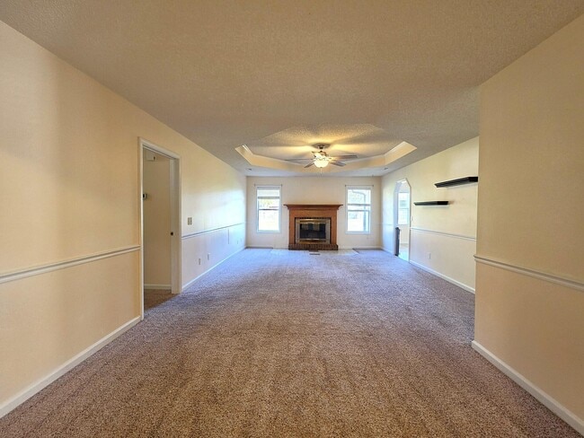 Photo - 450 Derek Dr