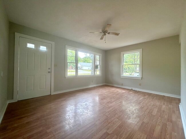 Photo - 1648 Amhurst St
