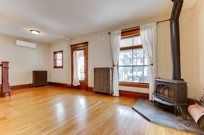 Photo - Gorgeous Uptown 4-bed 2-bath Single-Family House w/ Garage + Fenced-In Yard