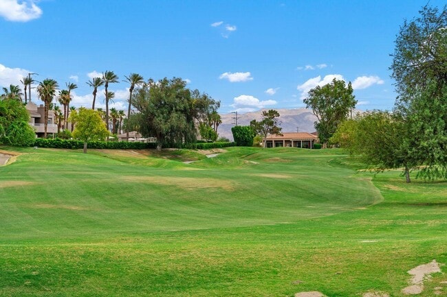 Building Photo - 20 Pebble Beach Dr