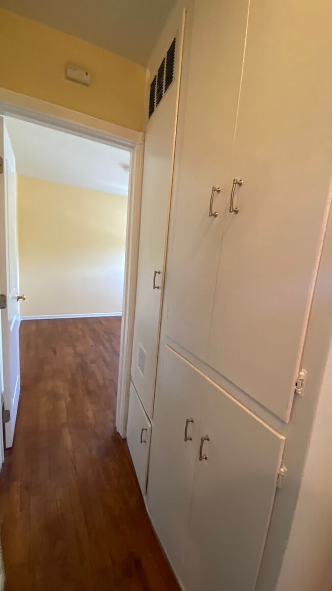 11662 Chandler Blvd Unit B