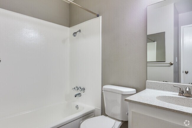 Studio - 400 SF - Luna Apartments