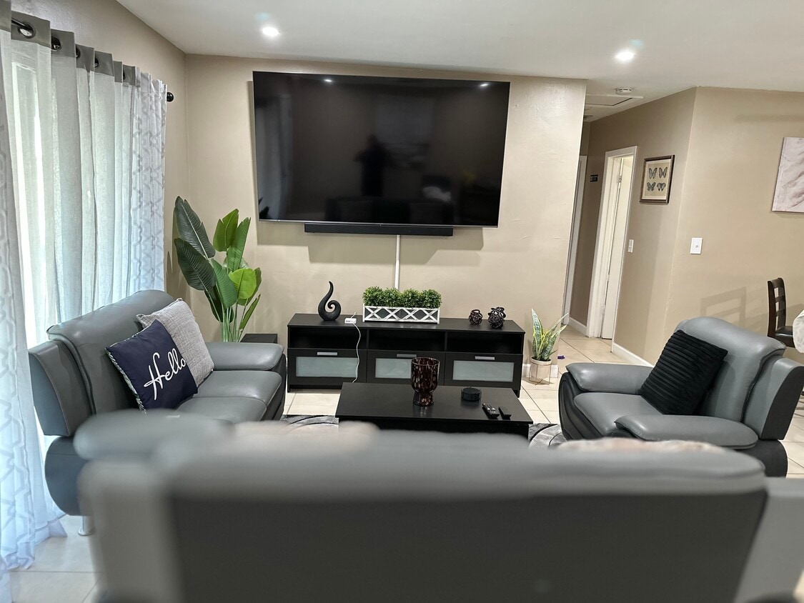Photo - 7530 Miramar Pky (Miramar, FL)