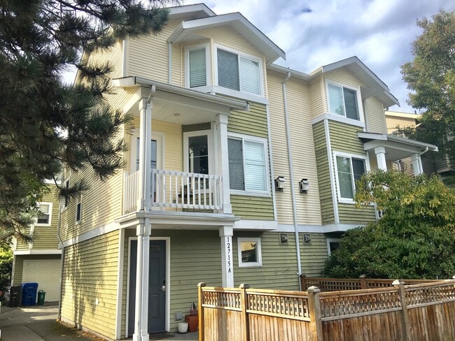 Photo - Stylish Townhome in Broadview