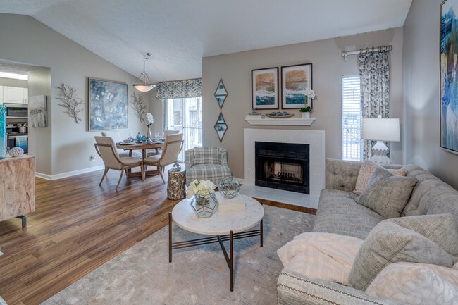 2BR, 2BA - 1034SF
