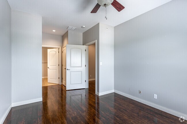 2BR, 2BA - 1063 SF - Lofts at The Manor
