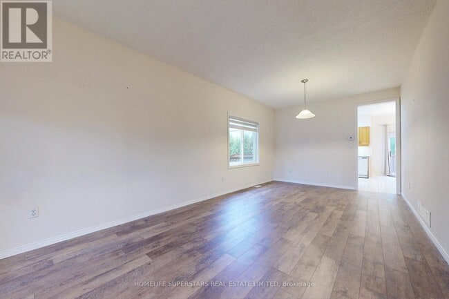 Photo - 32 Holkham Ave
