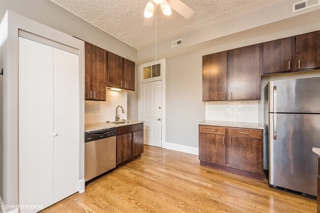 Photo - 1858 W Huron St Unit 2F
