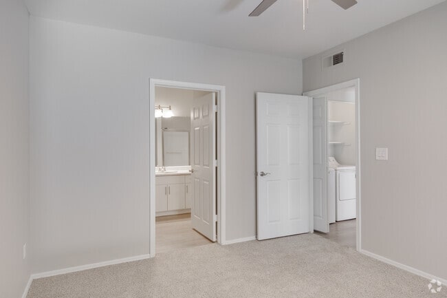 2BR, 2BA - 988SF - Primary Bedroom