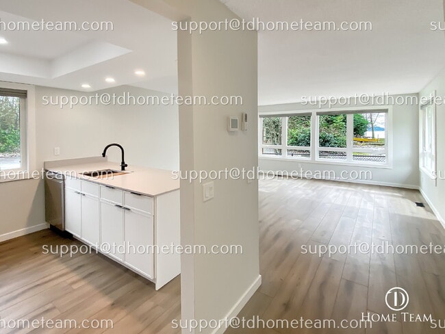 Photo - "Charming 1-Bed Waterfront Retreat with Scenic Lake Views & Pool in Kirkland!" Unit 108