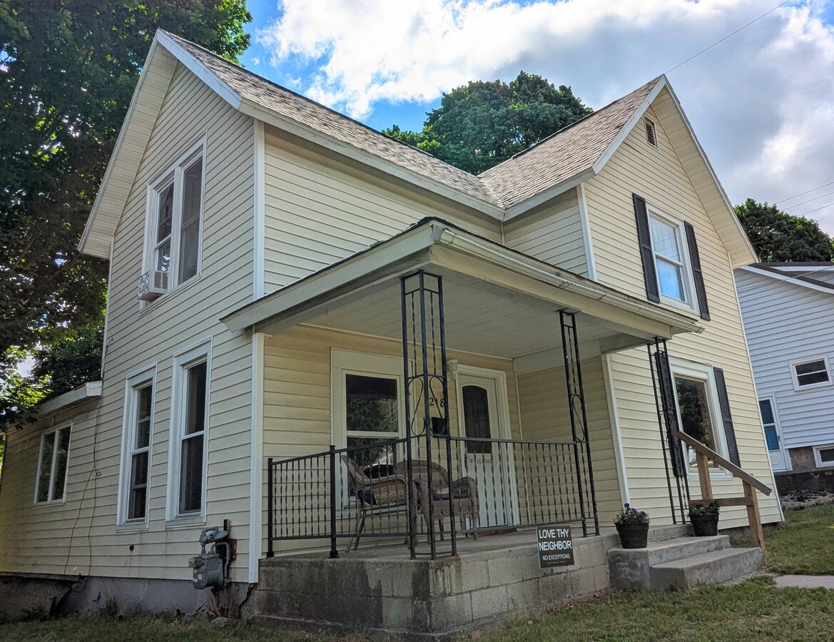 Photo - 218 N Simon St