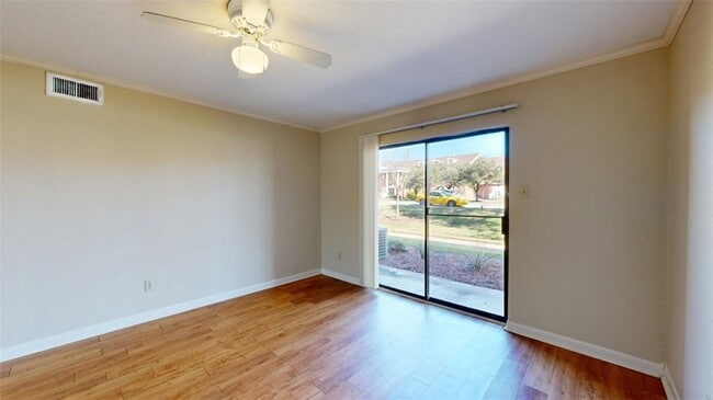 Photo - 904 University Oaks Blvd Unidad 59