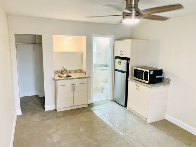 STUDIO APARTMENT AVAILABLE IN THE HEART OF... - STUDIO APARTMENT AVAILABLE IN THE HEART OF... Unit 1141 Silverado St #123