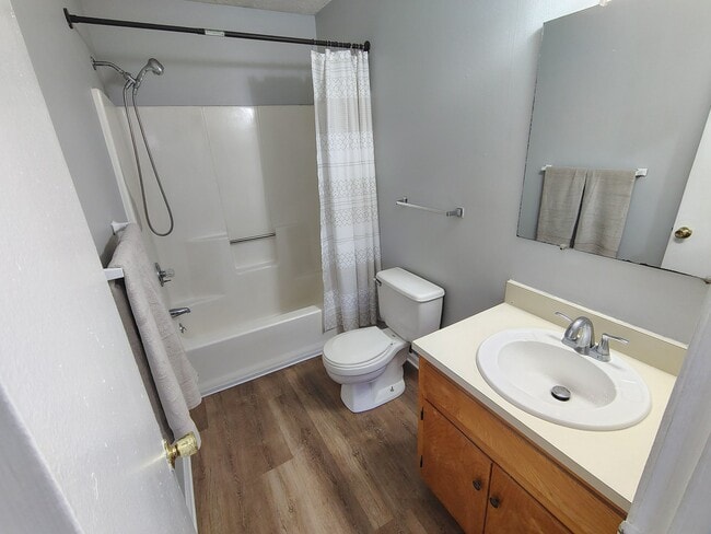 Photo - 16 Duiguid Dr