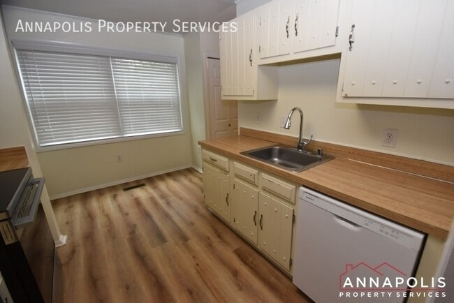 Photo - 1673 Forest Hill Ct