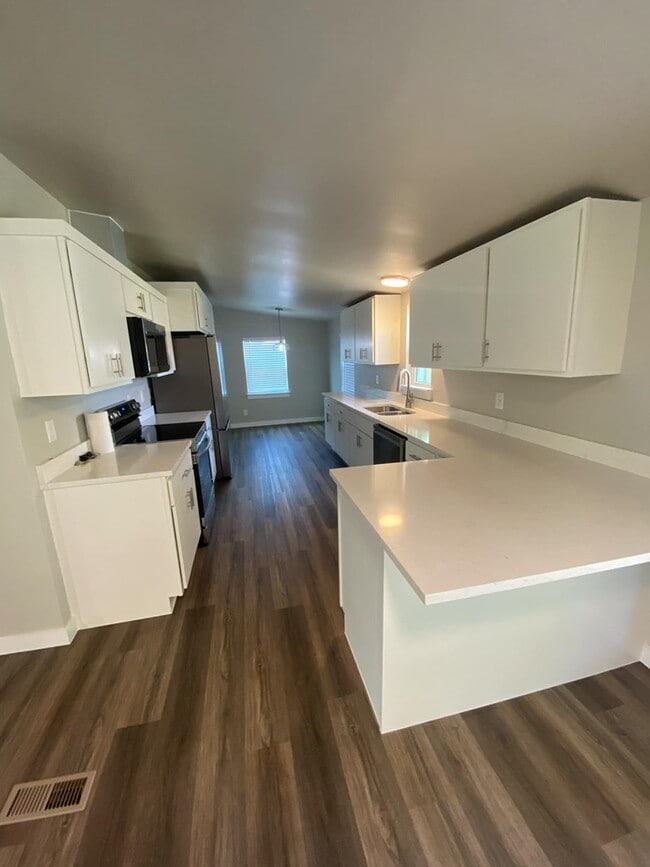 Photo - 136 Marie Dr