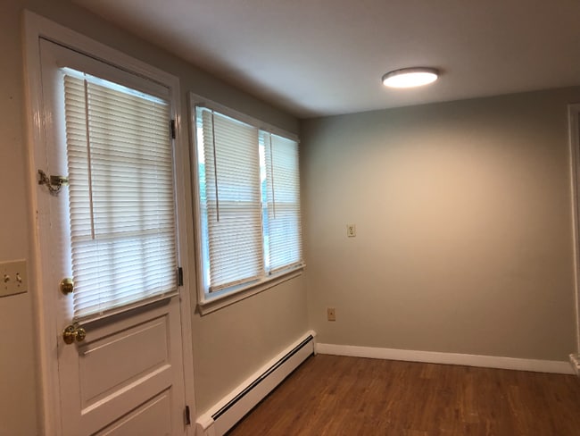 Photo - 1233 Main St Unidad E