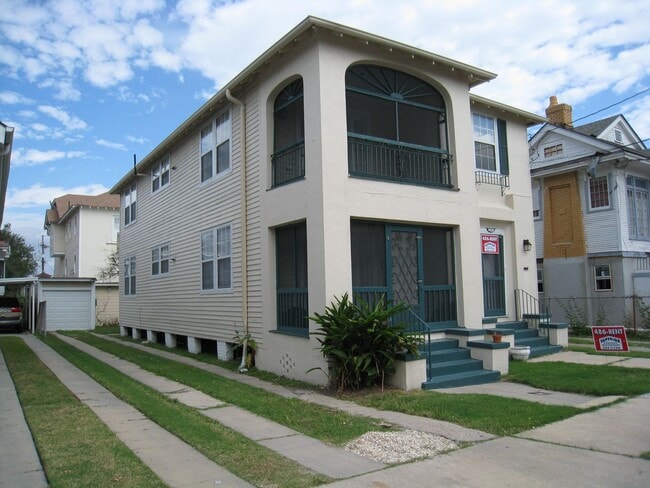 Building Photo - Spacious 3-Bedroom Apartment in the Heart of Broadmoor/Uptown