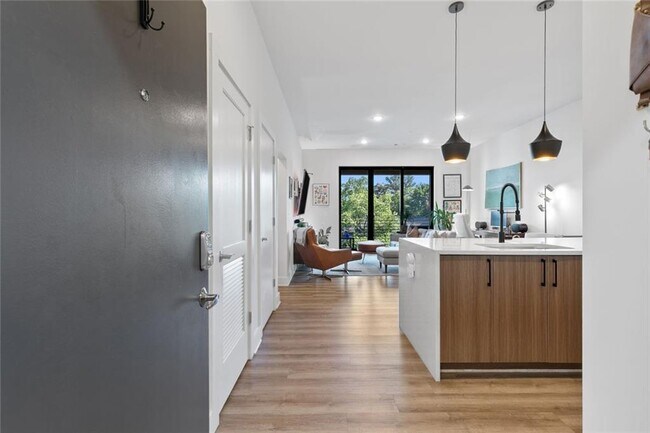 Photo - 112 Rogers St NE Unit 410