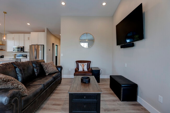 Photo - 855 Lincoln Dr