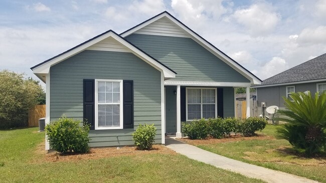 Building Photo - 3 Bedroom/2 Bath Home in N Lowndes