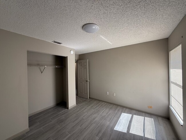 Photo - 1958 Crystal Grove Dr Unit Apt 4