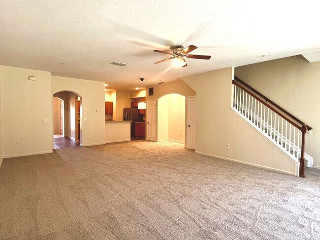 Photo - 3 Bedroom, 2.5 Bathroom 2-Story Townhouse in Gated Community - Kissimmee