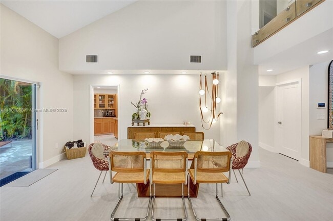 Photo - 2360 Tigertail Ave