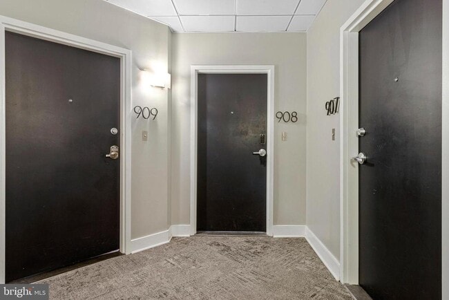 Building Photo - 1001 L St NW Unit 908