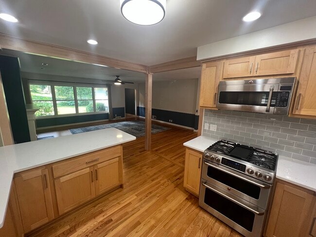 Photo - 919 Magdeline Dr