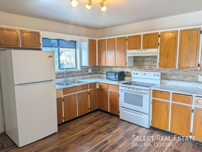 Building Photo - 46909 Yale Rd Unit B