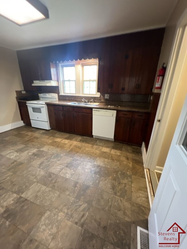 Photo - 236 S Young St