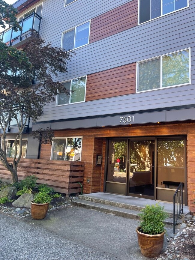 Photo - 7501 Greenwood Ave N