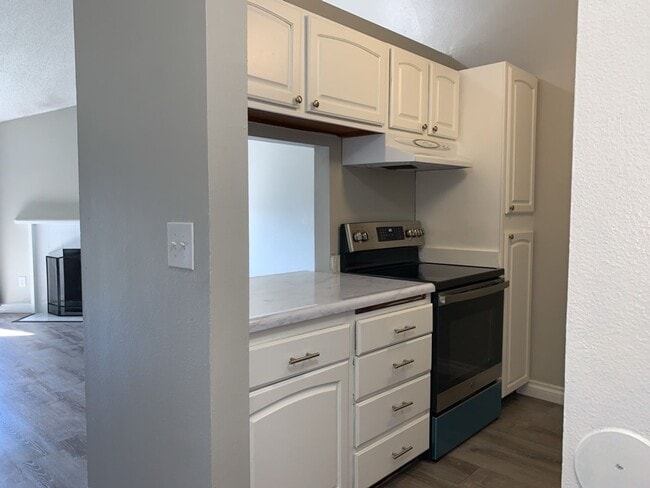 Building Photo - Elegant Auburn Condo 1Bd/1Ba Unit J203