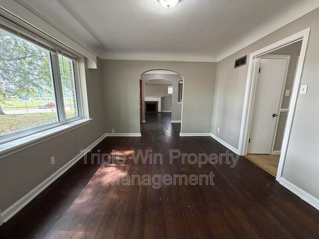 Photo - 1629 Redman Rd