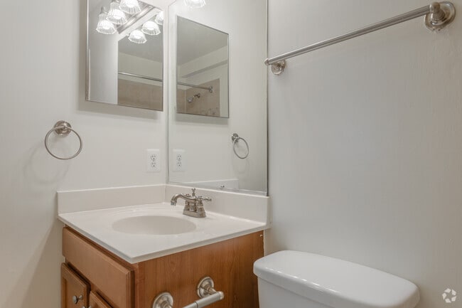 2BR, 2BA - 1066SF