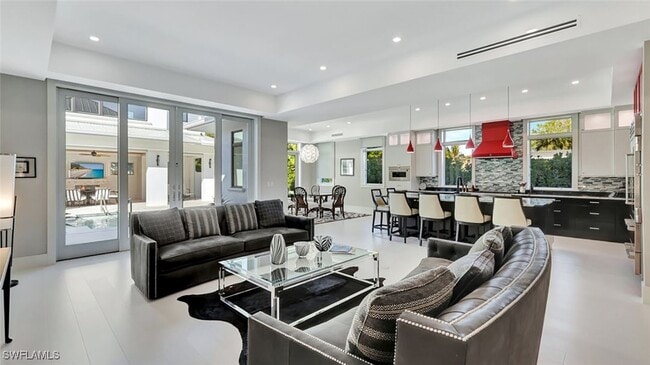 Photo - 739 5th Ave N