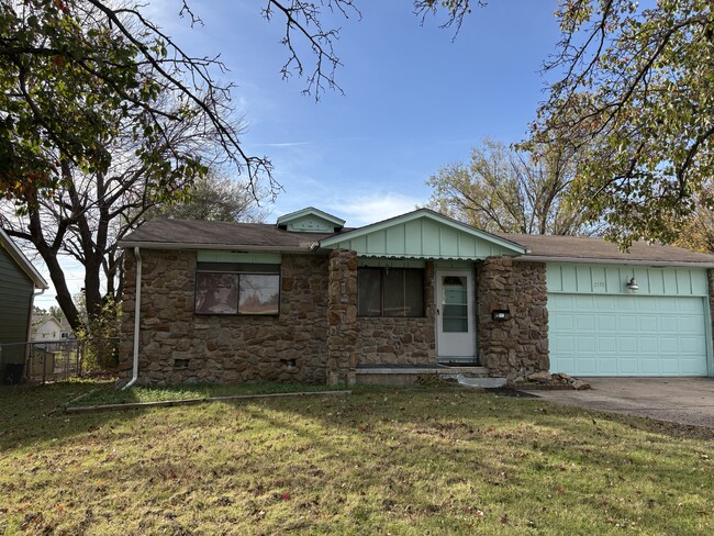 Building Photo - 2538 E 48th St N