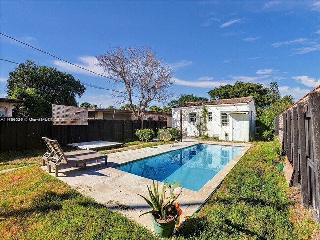 Photo - 1634 Rodman St