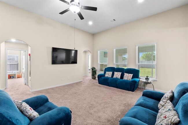 Large entertainment area with plenty of space. - 22526 Red Sparrow Dr