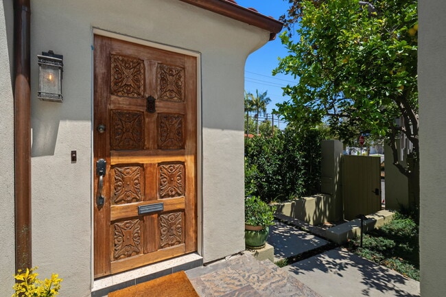 Photo - 9001 Rosewood Ave