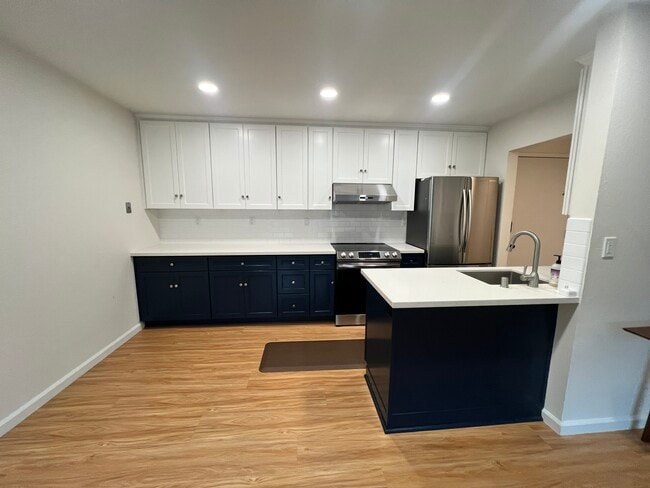 Photo - 960 Shorepoint Ct Unit 212